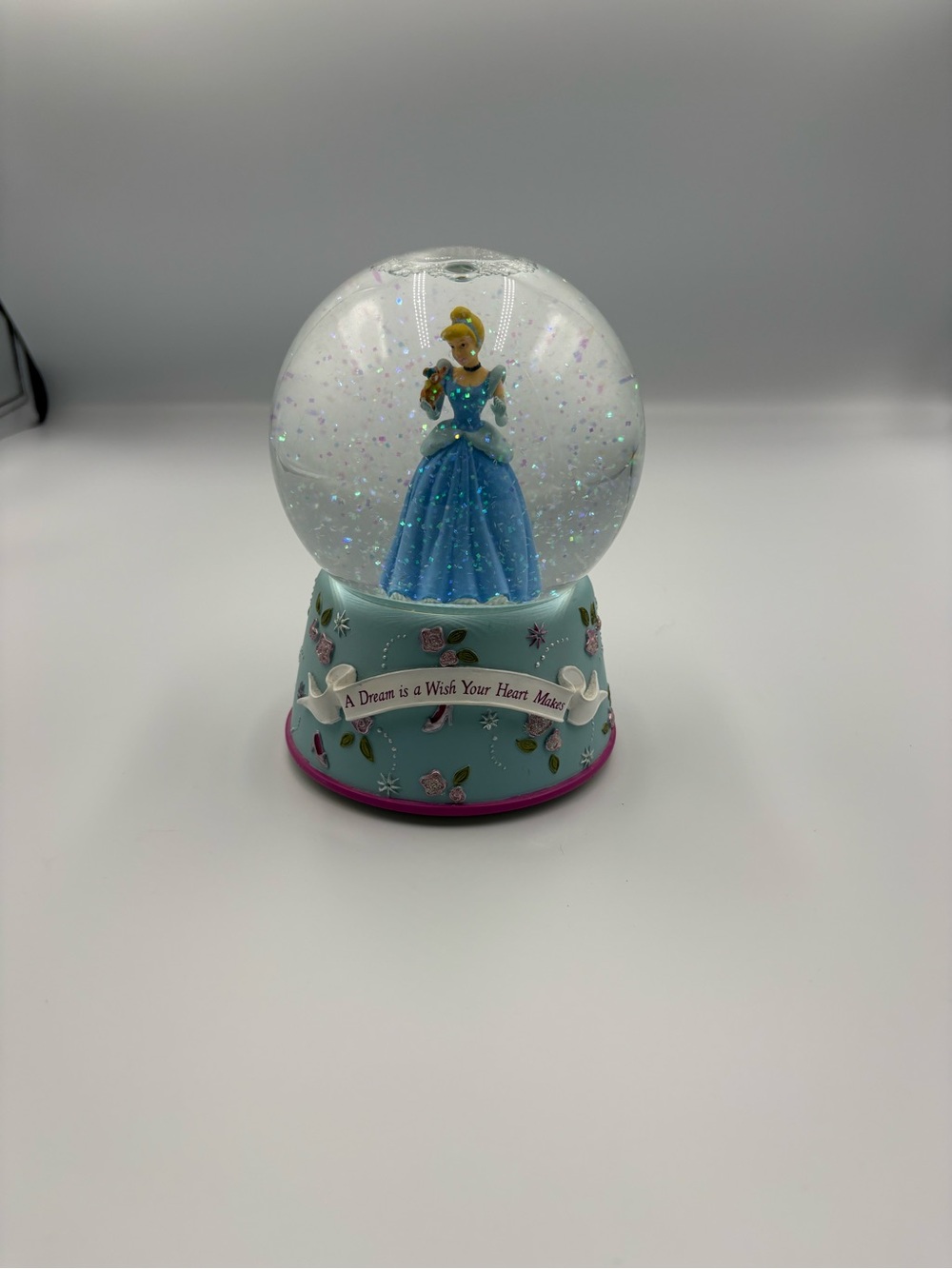 Vtg Disney Enesco Cinderella Musical Snow Globe